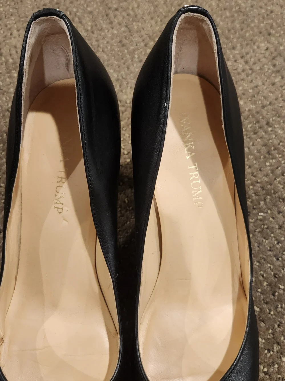 Ivanka Trump Black Pointed Toe Leather Pumps - Sleek Classic